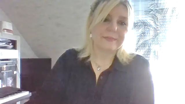 צ'אט XXX בשידור חי של xblondi