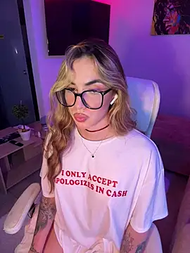 צ'אט XXX בשידור חי של Yaii_