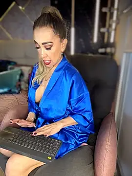 EvelinaGrey - ride dildo for you 5 minutes