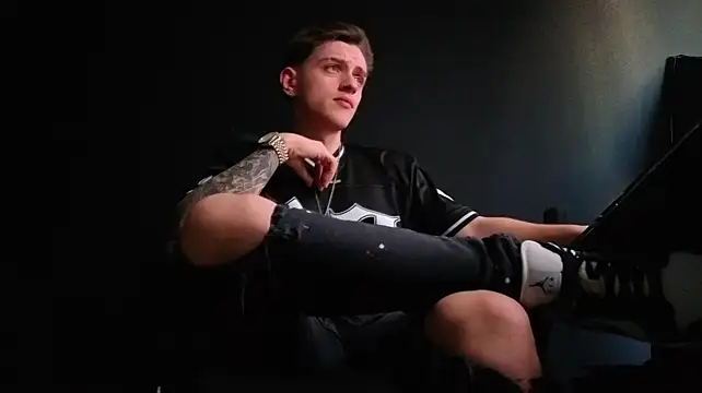 FelixStarkk's Live XXX Chat