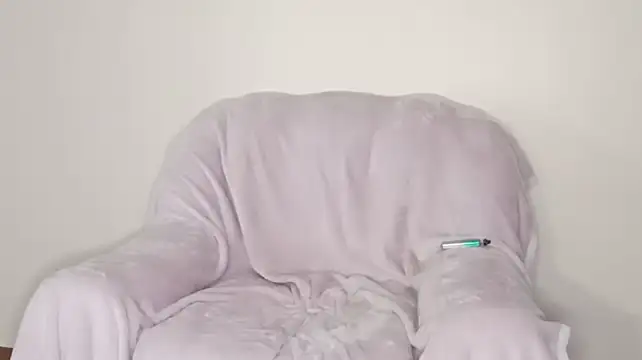 CrisMillwee - Tease with my panties💙