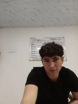צ'אט XXX בשידו ר חי של MenOnlyHot