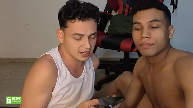 Онлайн чат XXX GoldenBoyDuo
