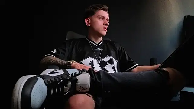 FelixStarkk: απευθείας συνομιλία ΧΧΧ