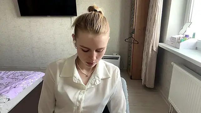 StephenieLandres - show color bra