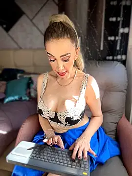 EvelinaGrey - ride dildo for you 5 minutes