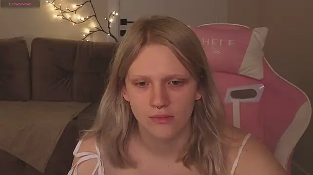 Lilly_Jhonass - breast flash