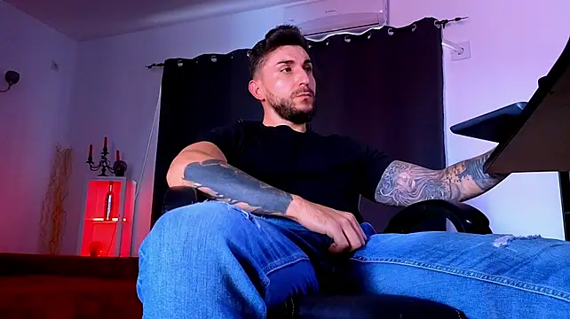 MightyAaron66 live XXX chat