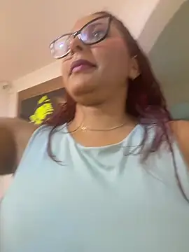 Cherry_rousse Adlı Modelin Canlı XXX Sohbeti