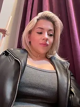 IveySin - Boob Flash 👀🍒