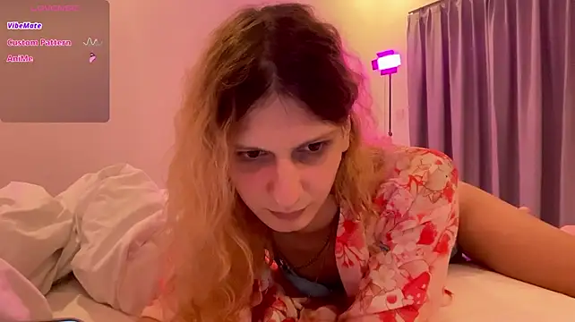 AlicePinkhead live XXX chat