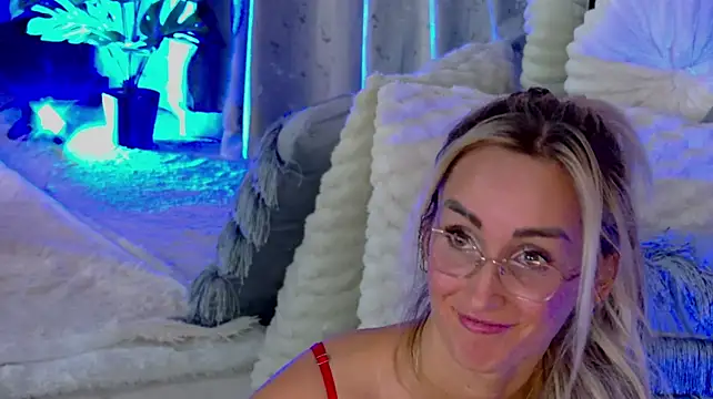 IsabelleEthan - Help my boobs be free 🥵