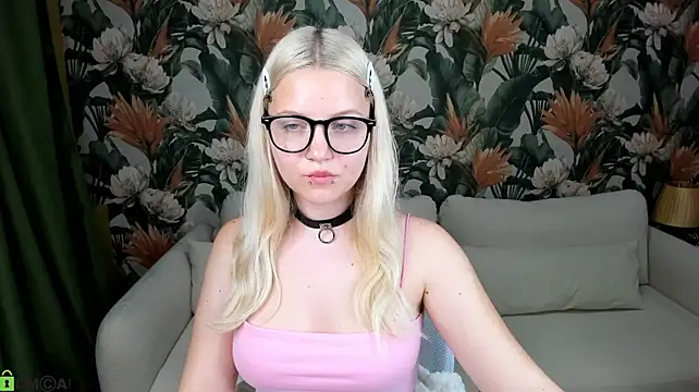 Velvet-Lunn Live XXX chat