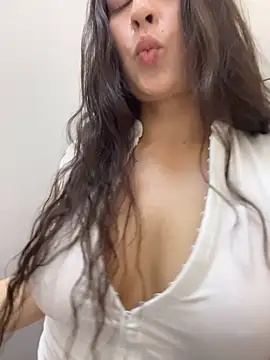 Holly_Play - rub naked nipples around people in store