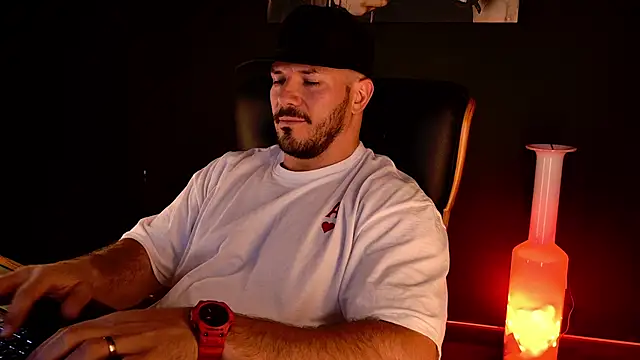 AngeloEric XXX чат на живо