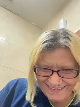 Lindzybella - Get naughty at work with me
