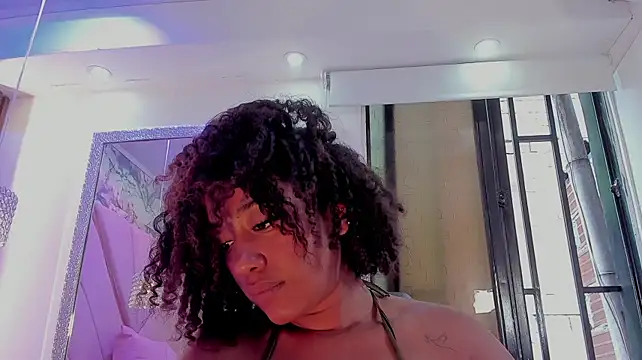mia_rouxx1's Live XXX Chat