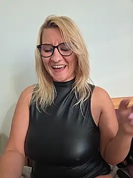 KaylinJan - 💦😈Take my bra off.😈💦🔥