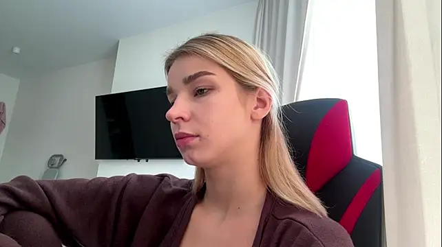 PickmeGirl - show manicure