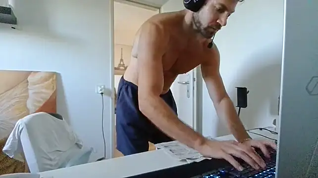 แชท XXX สดของ alpha-hunk
