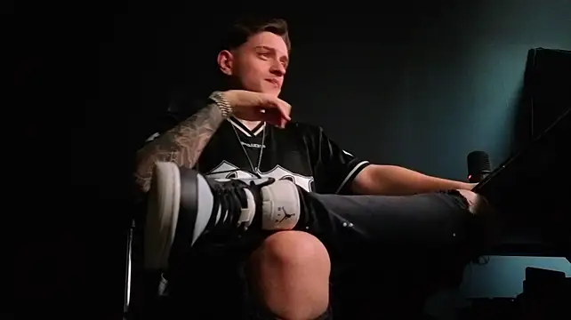 Онлайн чат XXX FelixStarkk