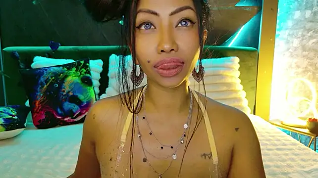 ElyaQuinn - Hot Tour of Elya Sexy Body!