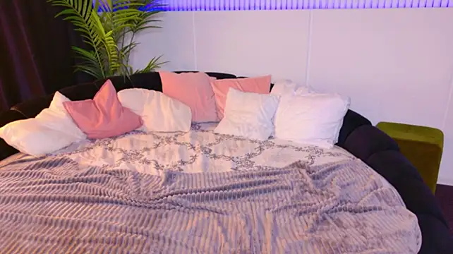 Chat +18 de Megann_Wayne ao vivo