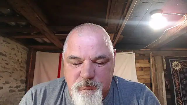 Chat +18 de Newfiesausage1972 ao vivo