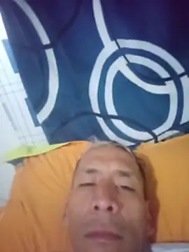 Elmono__1: διαδικτυακό σόου στην κάμερα