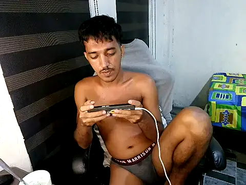 Rowy_Cam Adlı Modelin Canlı XXX Sohbeti