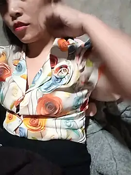 Chat +18 de Alice-567 ao vivo