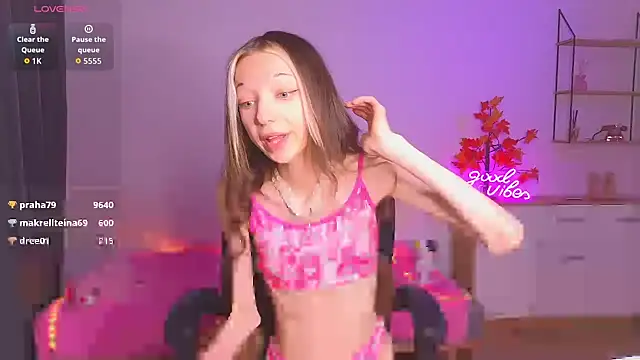KiraGlam Adlı Modelin Canlı XXX Sohbeti