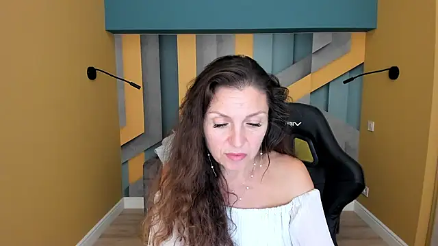 EllaLong's Live XXX Chat