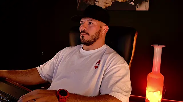 AngeloEric élő XXX-chatje