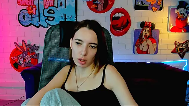 Chat +18 de ElzaMadison ao vivo