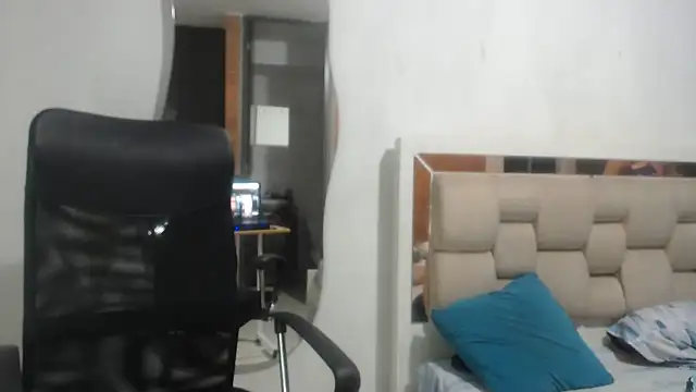 Isabella_bigass - spread pussy