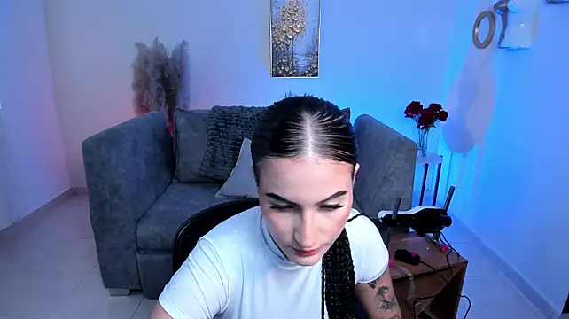 Naiely_Naides - 🏵️Flash pussy 1 finger inside