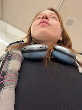 SlavicCandy - flash underboobs in hookah rn 😮😮😮
