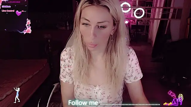 AnnieGOld_ Chat XXX in diretta