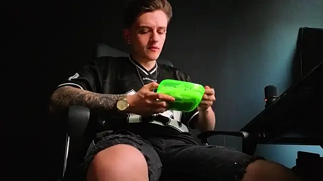 FelixStarkk 라이브 XXX 채팅