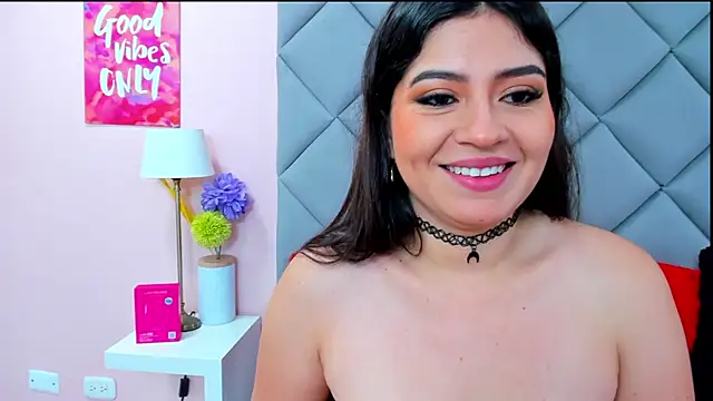 Онлайн чат XXX NahomyAdams