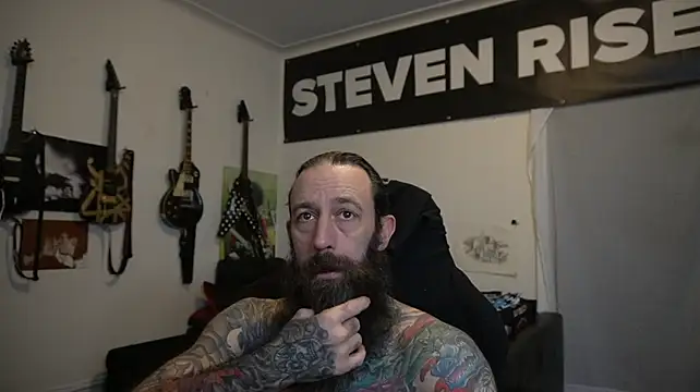 Chat +18 de StevenRiseNYC ao vivo