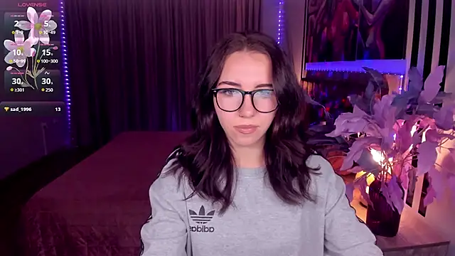 TriciaSpring Adlı Modelin Canlı XXX Sohbeti