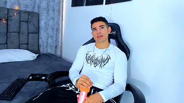 XXX chat uživo modela DarellTheseo