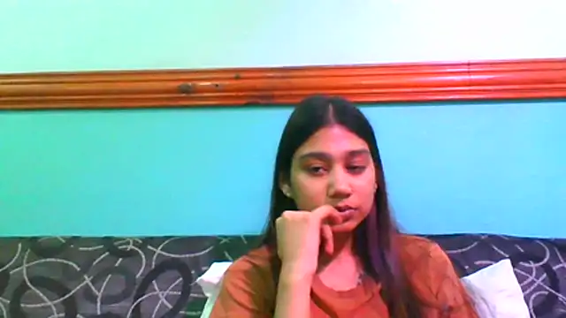 prettysmileaaliyah Adlı Modelin Canlı XXX Sohbeti