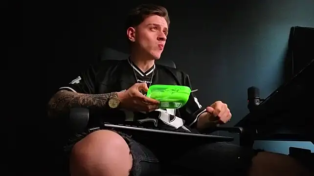 Chat XXX Live FelixStarkk