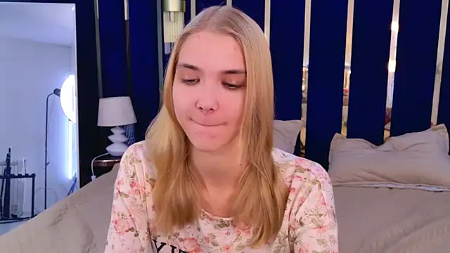 4example_Chloe Chat XXX in diretta