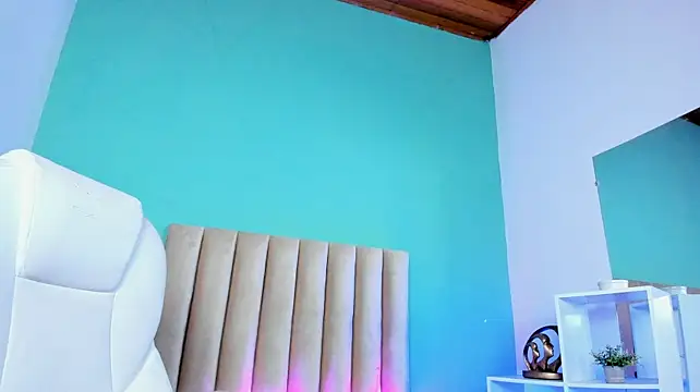 Nahomy-hott - SHOW BOOBS OIL