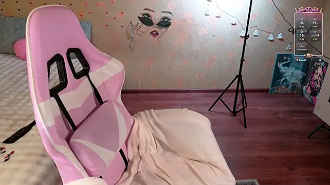 TORI1_ - play doggy( lots of lube and a dildo)
