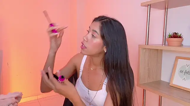 EmmiShery - Oil in my ass